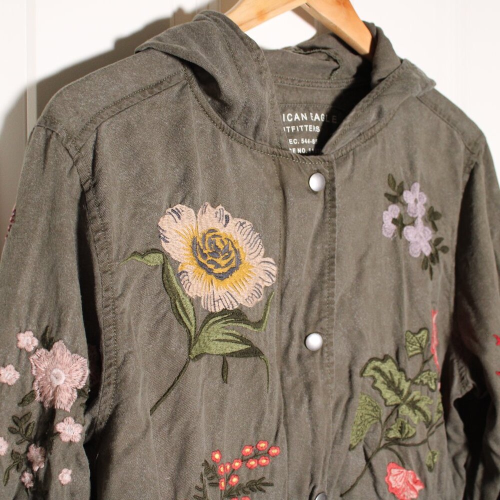 American Eagle army green floral embroidered hooded coat L - Picture 2 of 6